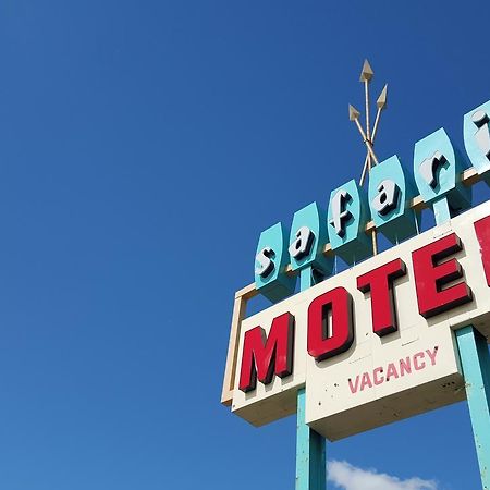 Safari Inn Motel 스위프트커런트 외부 사진