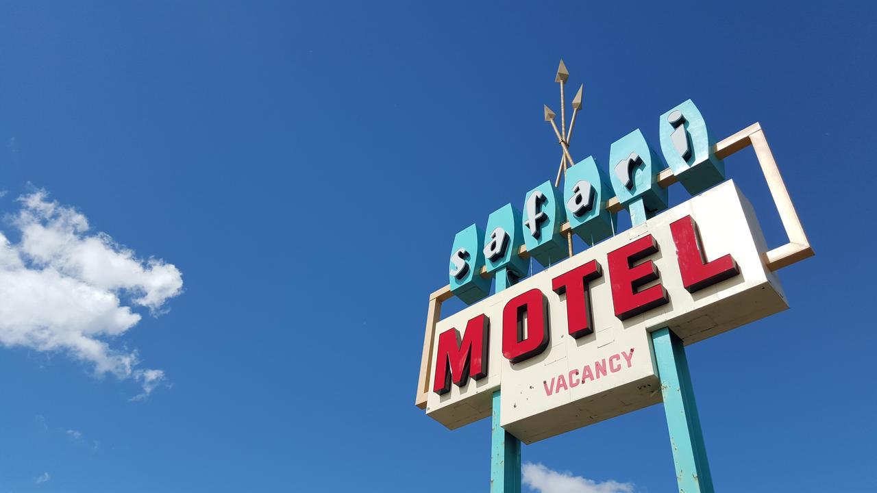 Safari Inn Motel 스위프트커런트 외부 사진