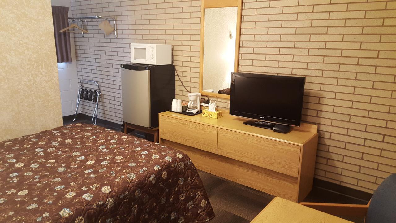 Safari Inn Motel 스위프트커런트 외부 사진